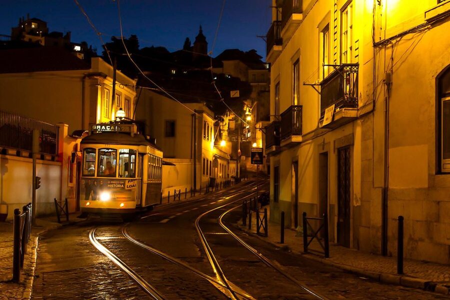 Lisbon: Fado Experience Private Tour - Miradouro da Senhora do Monte and Graça: quick pauses with big payoff