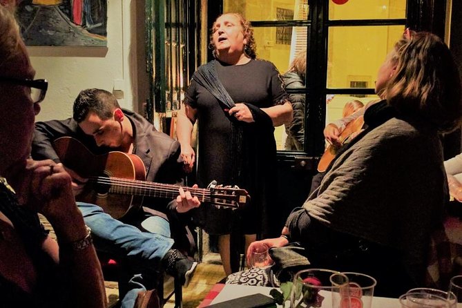 Lisbon Fado Experience: Walking Tour, Dinner and Live Music Show - Group size, guide style, and how to get the most out of it