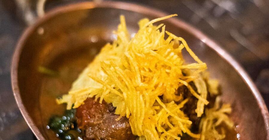 Lisbon: Fado & Food Tour with Live Show & Traditional Dinner - Alfama walking with food: the neighborhoods that shaped the music