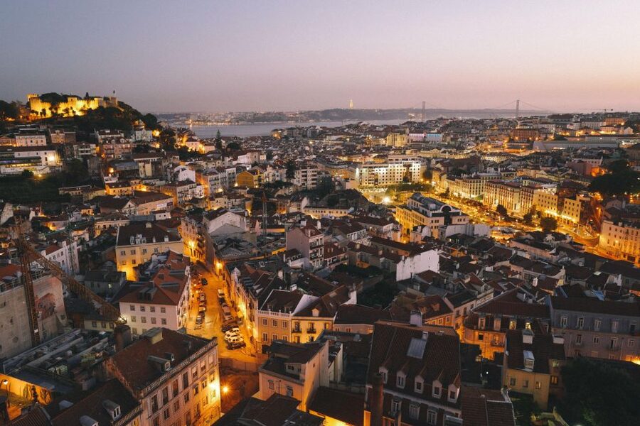 Lisbon: Fado Night Tour - Commerce Square, the Tagus, and the story of the 1755 earthquake