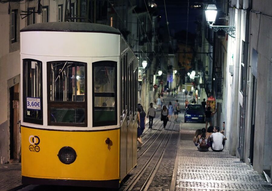 Lisbon: Fado Vadio Tour with Portuguese Tapas - Chiado, Bica, Bairro Alto: what the guide is really teaching you