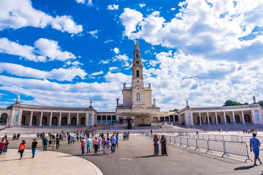 Lisbon: Fátima, Batalha, Nazaré and Óbidos Small-Group Tour - The Lisbon-to-Four-Towns Route Works, If You Like a Full Day