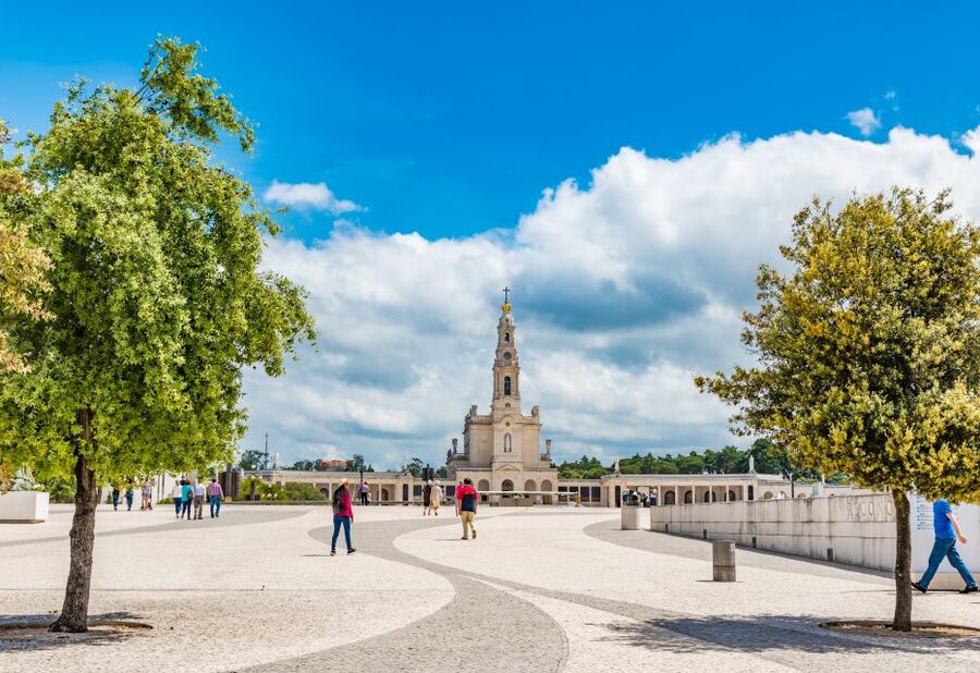 Lisbon: Fatima, Batalha, Nazare and Obidos Tour Hotel Pickup - The big idea: four very different stops, one efficient day