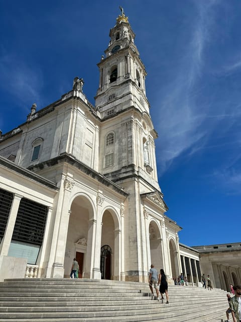 Lisbon: Fátima & Holy Eucaristy Miracle Relic, Spiritual Day - Cathedral of Our Lady of the Conception and Why Architecture Gets You Oriented