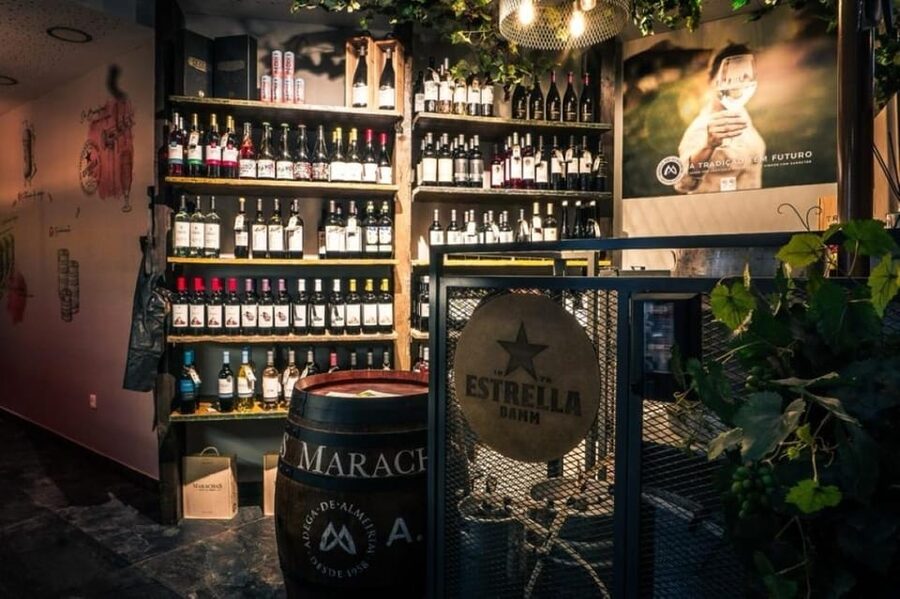 Lisbon: Food and Wine Tasting 4-Hours Tuk Tuk Tour - Why a Tuk-Tuk Loop Makes Sense in Lisbon’s Steep Old Town