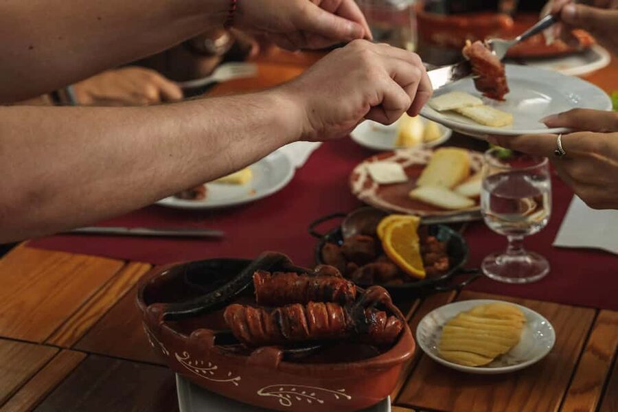 Lisbon: Food Crawl Walking Tour with Local Tastings - Starting at Praça da Figueira: meeting your guide and getting oriented