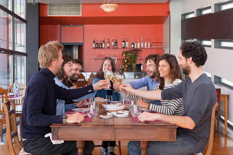 Lisbon : Food & Fado Tour - Why the guide matters as much as the food