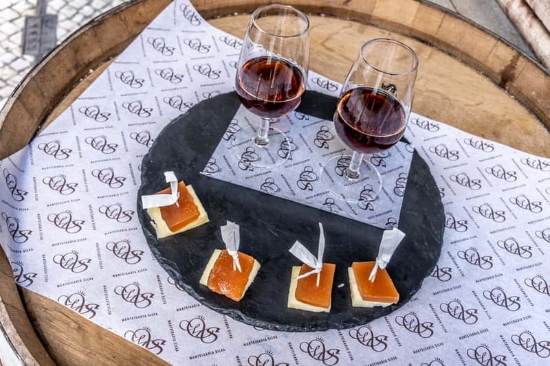 Lisbon: Food Tasting Tour by Tuk Tuk with 2 Stops - Graça: Photo Stops and Scenic Views That Pay Off the Climb