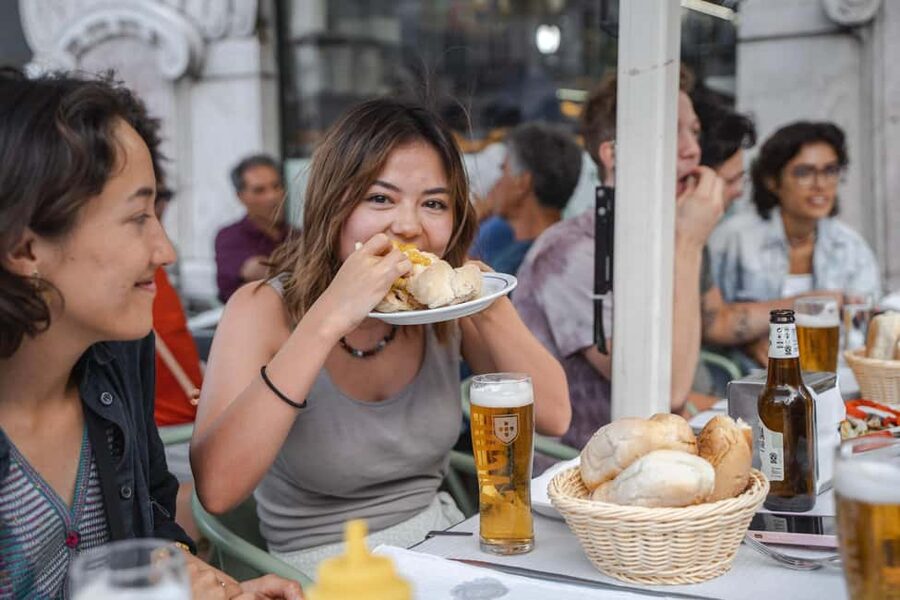 Lisbon Food Tour with Drinks and Food Included - Drinks you should pay attention to, ginjinha and green wine included