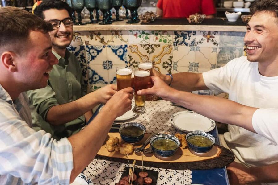 Lisbon: Food Tour with Local Tastings and Drinks - Guided history that does not slow down your appetite