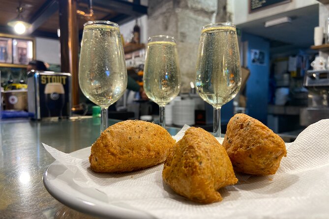 Lisbon Foodies Small-Group Walking Tour - Stop by Stop: Largo de Sao Domingos, Squares, and the Moorish Quarter