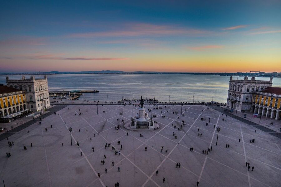 Lisbon: Full-Day City Tour with Cable Car Ride - Praça do Comércio and the rooftop of Rua Augusta Arch