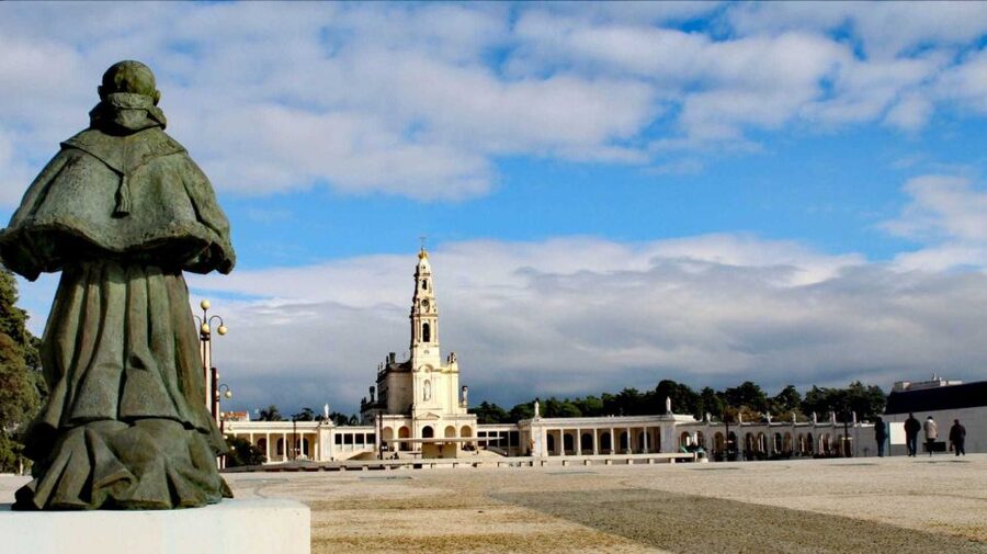 Lisbon: Full-Day Private Guided Tour to Fátima - Why this Lisbon to Fátima day feels different than a group rush