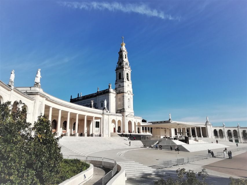Lisbon: Full-Day Private Guided Tour to Fátima - The mid-day break in Fátima, plan for lunch like a local
