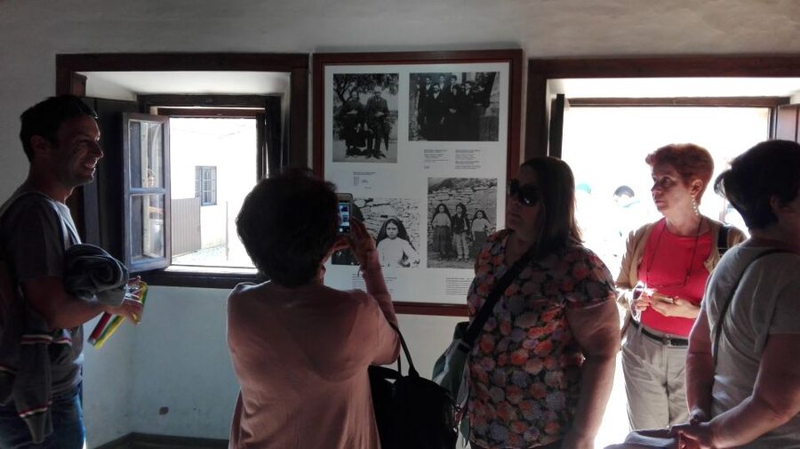 Lisbon: Full-Day Private Guided Tour to Fátima - Valinhos Stations of the Cross, a short walk with big meaning