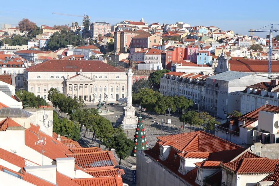 Lisbon: Full-Day Private Walking Sightseeing Tour - Lisbon Cathedral: where the story gets focused