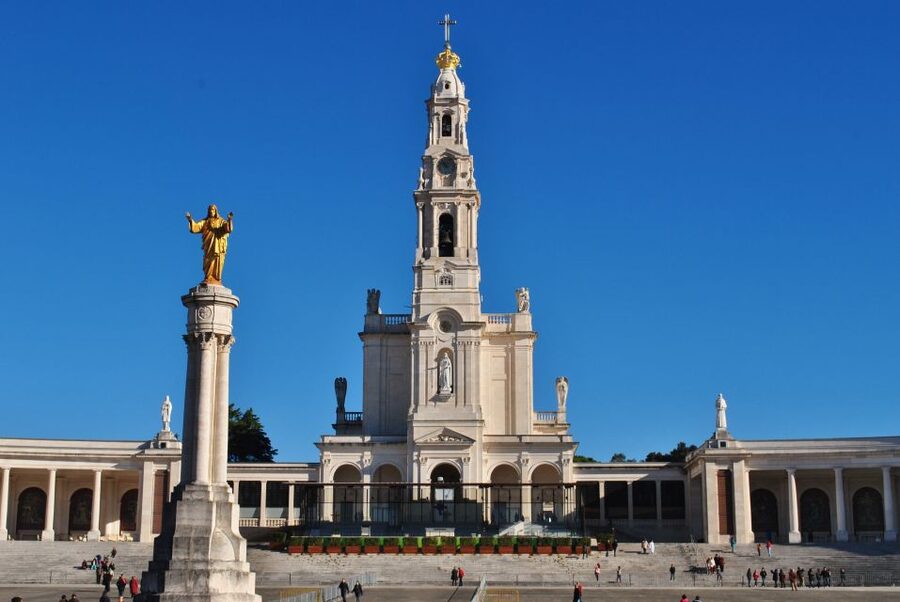Lisbon: Full Day Tour to Fátima, Batalha, Nazaré and Óbidos - Key highlights at a glance