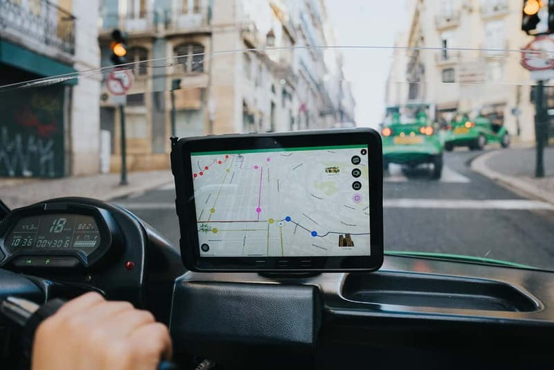 Lisbon: GPS-Guided Spinach Tour by Electric Car - The audio narration and jokes: what it adds, and what to expect