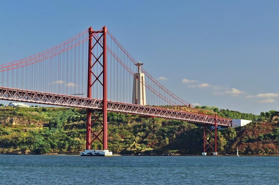 Lisbon: Guided Eco Tuk Tuk sightseeing tour - São Vicente de Fora and the National Pantheon: Monuments That Anchor the Neighborhood