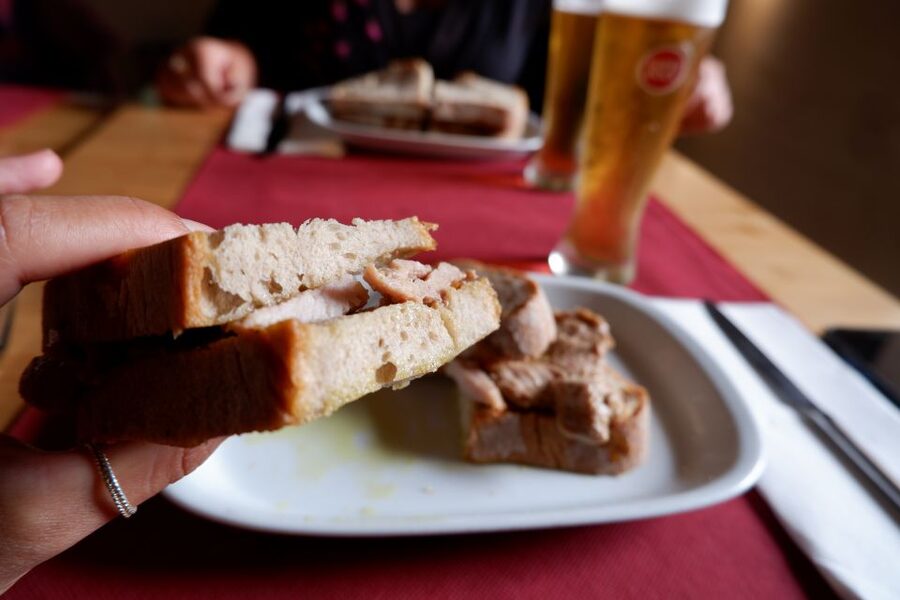Lisbon: Guided Food and Wine Tasting Tour - Getting started at Restauradores Square, and how the timing feels on the ground