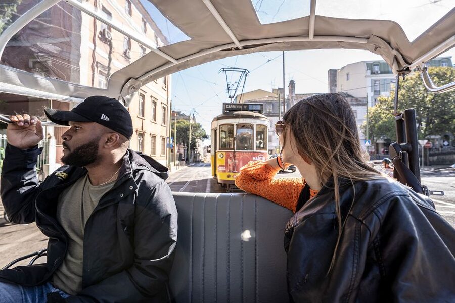 Lisbon: Guided Tuk-Tuk Tour Along the Historic Tram Line 28 - São Pedro de Alcântara: Castle of Saint George in your frame