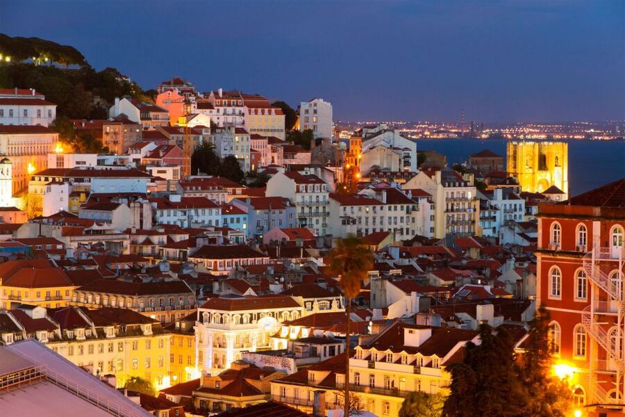 Lisbon: Half-Day Night Group Tour w/ Fado Dinner Show - Marques de Pombal to Rossio and Baixa Pombalina: what to watch for