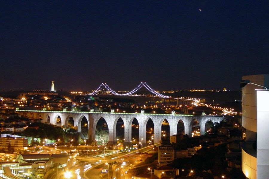Lisbon: Half-Day Night Group Tour w/ Fado Dinner Show - Hotel pickup and the illuminated route through Lisbon’s center