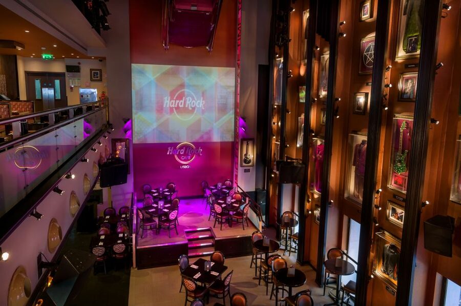 Lisbon: Hard Rock Cafe Experience - The food lineup: burgers, BBQ, chicken, salmon, salads, and dessert