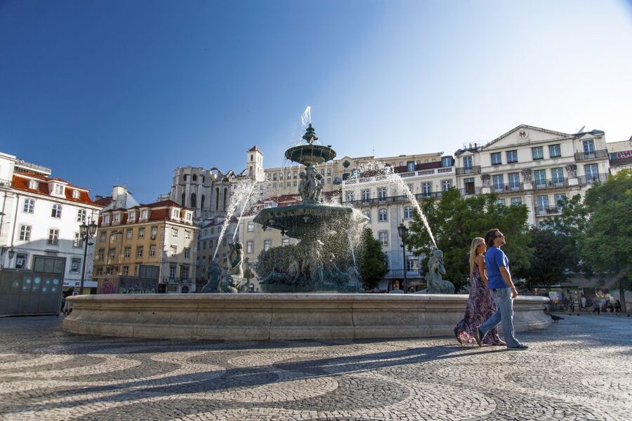Lisbon Highlights 4H - Lisbon Cathedral and Commerce Square, from hilltop to the public heart