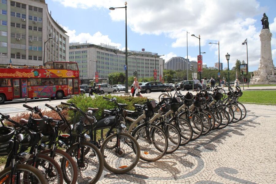 Lisbon: Hills, Alfama, and Mouraria Tour by Electric Bike - Who should book this e-bike Alfama and hills tour