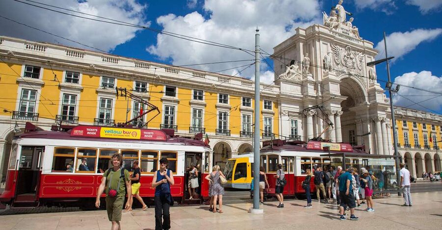 Lisbon: Hills Red Tram Tour by Tram 28 Route 24-Hour Ticket - From Praça do Comércio to Alfama, Mouraria, and Baixa: what you see