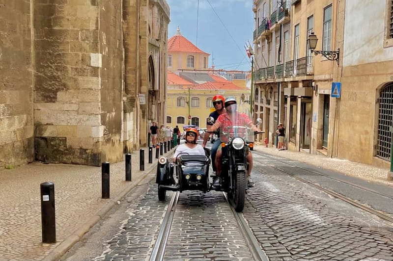 Lisbon : Historic Motorcycle Side-car Tour 1H - Alfama’s tight lanes and the stop at Sé de Lisboa