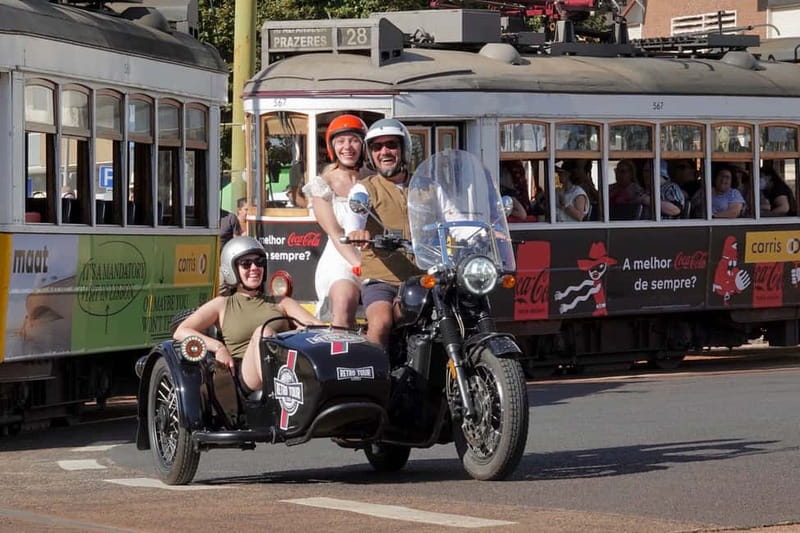 Lisbon : Historic Motorcycle Side-car Tour 1H - Miradouro da Graça: your panoramic finish with São Jorge in view