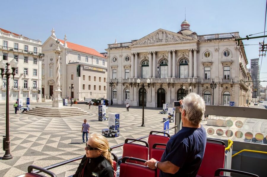 Lisbon: Hop-On Hop-Off Bus Tour - Parque das Nações and Alfama viewpoints on the Orient Line