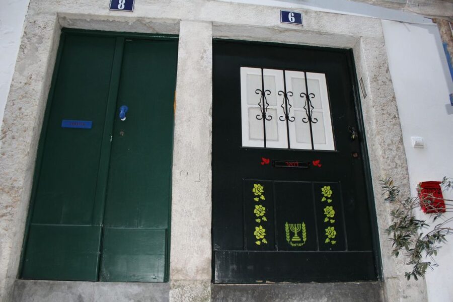 Lisbon: Jewish History in Portugal Guided Walking Tour - Baixa and Chiado: where trade, finance, and power show up