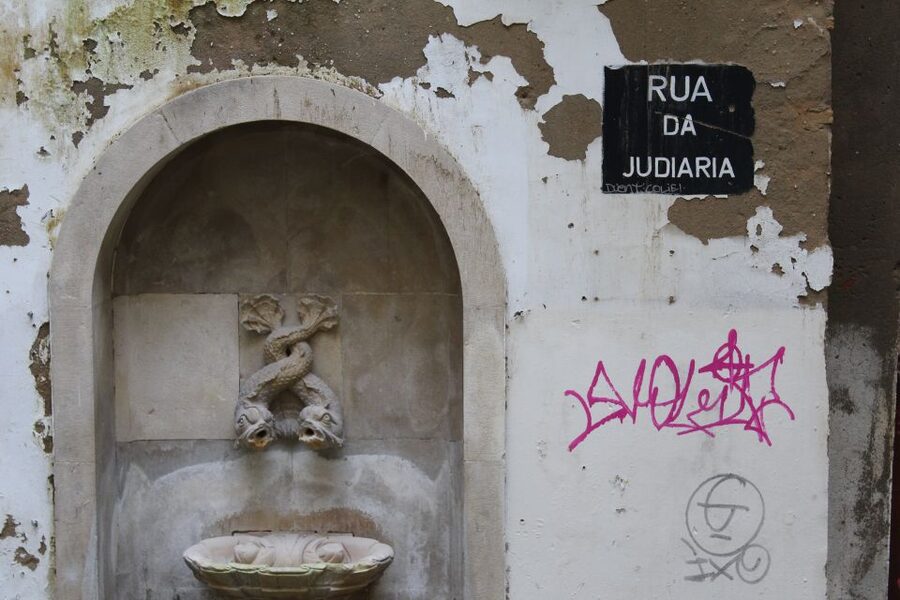Lisbon: Jewish History in Portugal Guided Walking Tour - Signs, views, and the quiet evidence of Jewish Lisbon