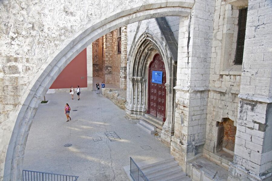 Lisbon: Jewish History Private Tour - Carmo Museum and Convent archaeology: seeing everyday life