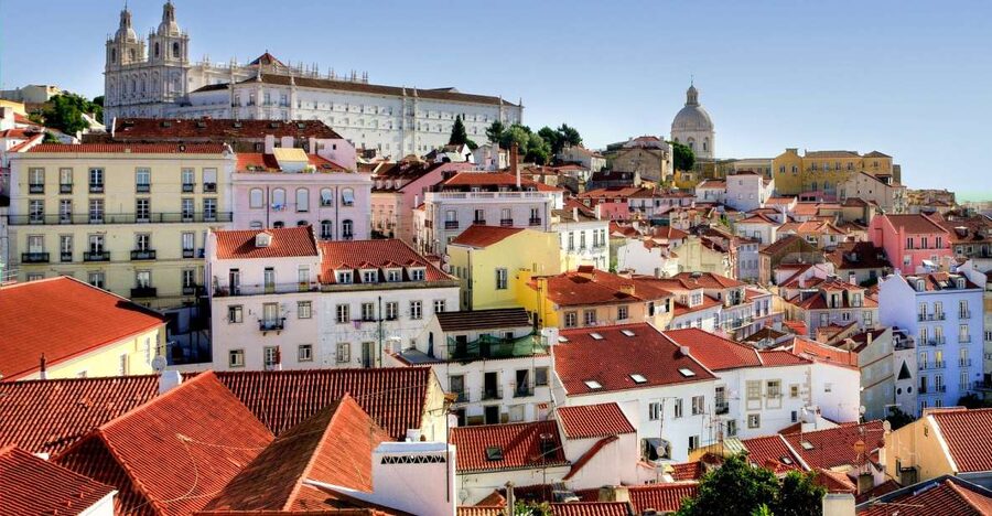 Lisbon: Jewish Quarter Guided Walking Tour - Entering Praça do Comércio: the Exodus in the middle of modern Lisbon