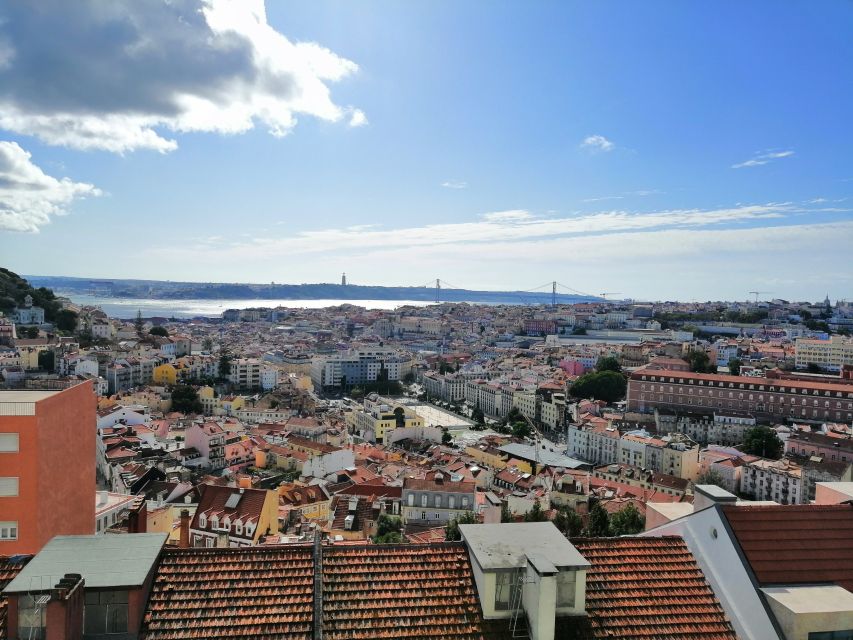 Lisbon: Layover Tour with Airport Pickup and Drop-Off - From Starbucks at Arrivals to the First Views of Lisbon