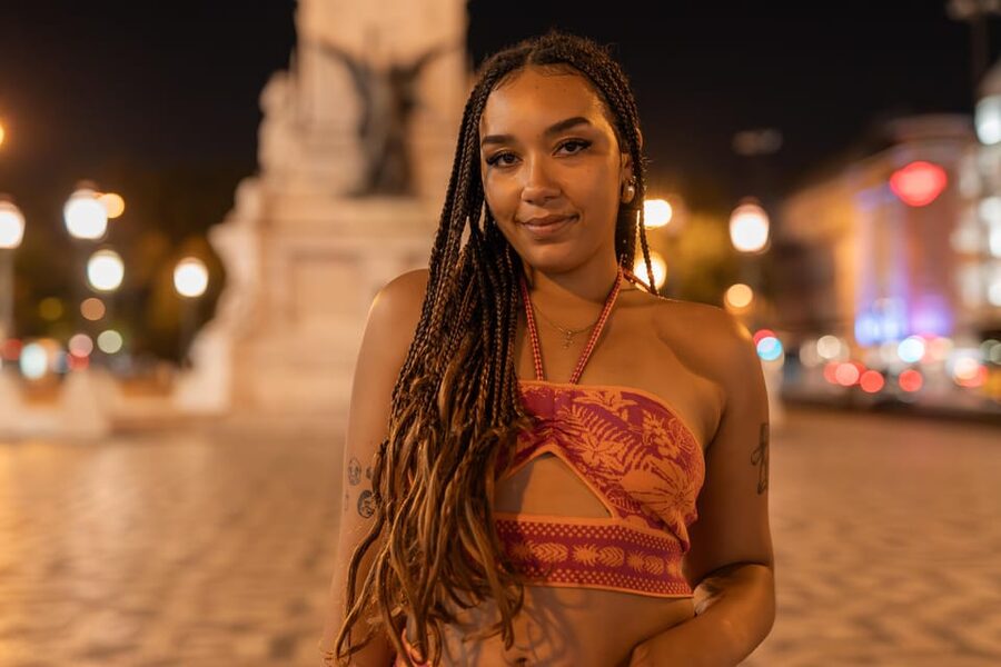Lisbon lights: A Cinematic Photoshoot at night - Renan’s low-pressure direction that turns posing into real moments
