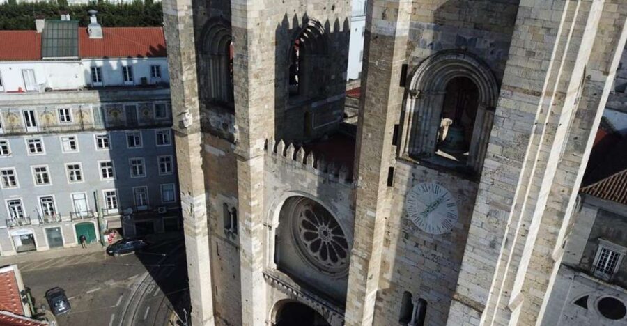 Lisbon: Lisbon Cathedral Entry Ticket - Walk the cathedral’s main spine, naves, ambulatory, chapels, and the special rooms