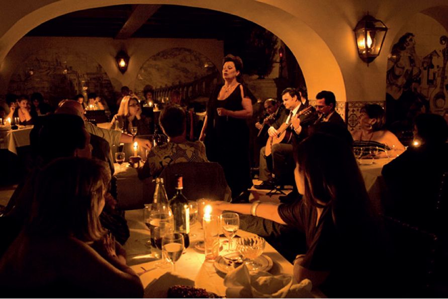 Lisbon: Luxury Fado Tour with Dinner included - Why Lisbon By Night Feels So Worth It