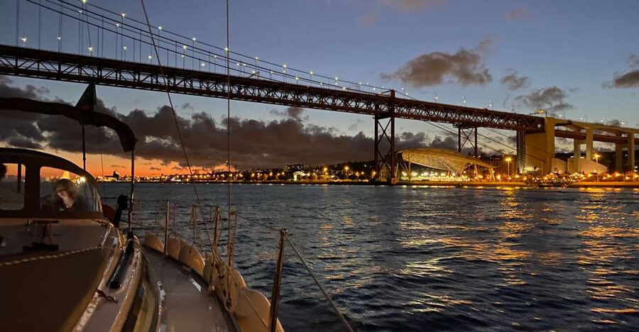 Lisbon: Luxury Sailboat Cruise at Night - Key things that make this night cruise worth it