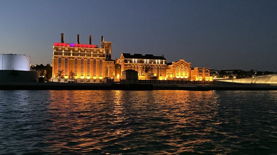 Lisbon: Luxury Sailboat Cruise at Night - Where you meet at Doca do Bom Sucesso, and how the night starts smoothly