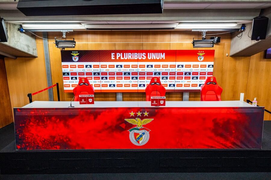 Lisbon: Luz Stadium Tour & SL Benfica Museum Ticket w/Scarf - Hall of Fame, VR, and the Pitch Access Tunnel