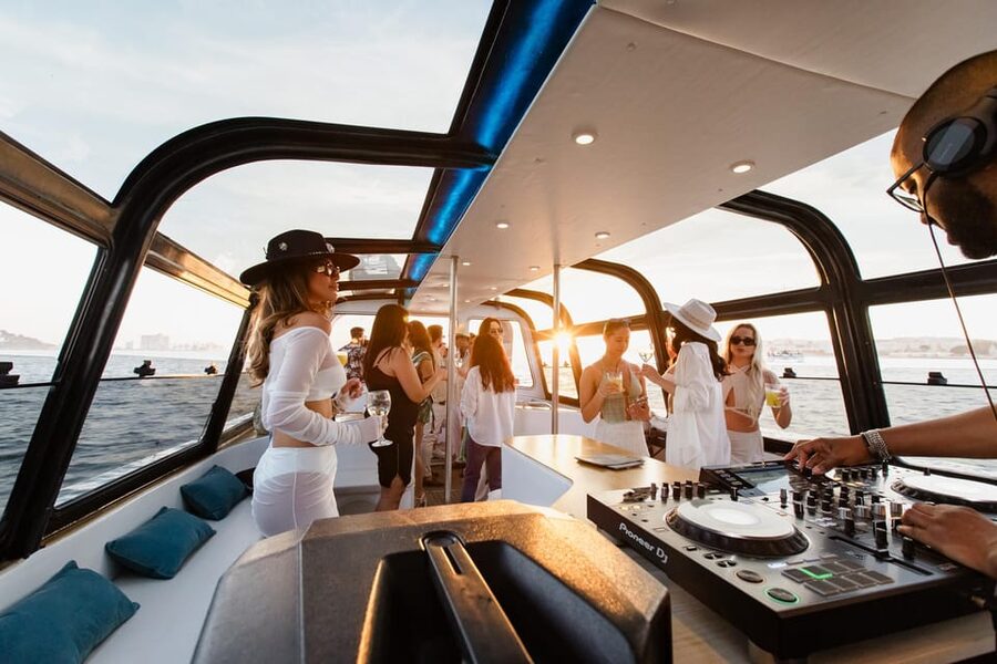 Lisbon: New Year's Cruise with DJ, Open Bar, Snacks and Wine - Who This Lisbon New Year’s Cruise Fits Best, and Who Should Skip It
