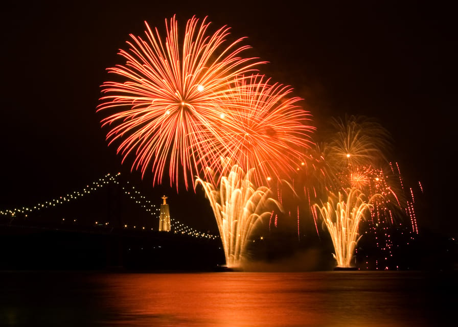 Lisbon: New Year's Cruise with DJ, Open Bar, Snacks and Wine - Open Bar and Snacks: What You Actually Get for $498
