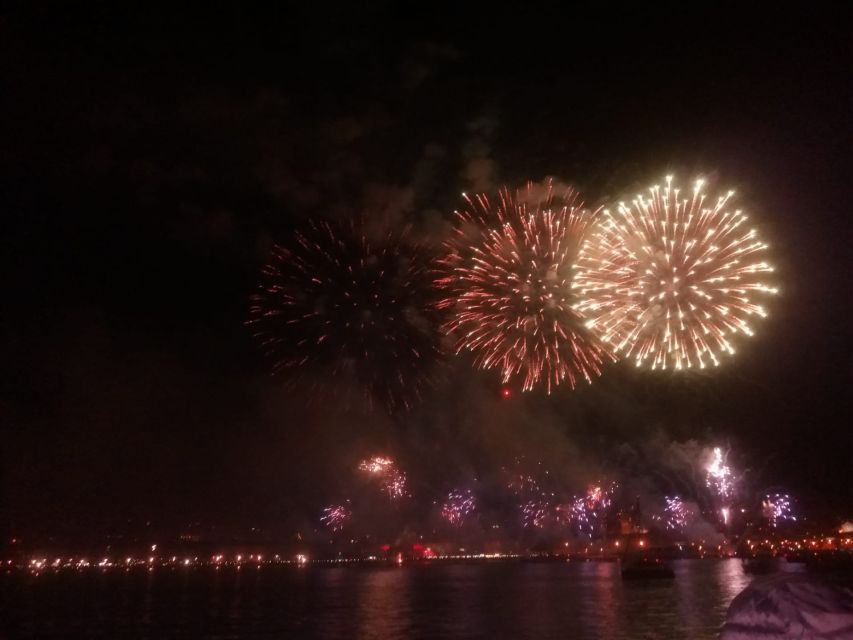Lisbon: New Year's Eve Tagus River Cruise with Open Bar - Timing and how long to plan for