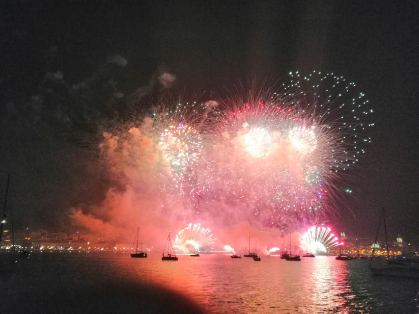 Lisbon: New Year's Eve Tagus River Cruise with Open Bar - What you get for the price: drinks, midnight toast, fireworks