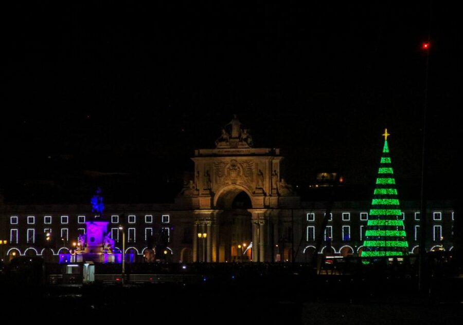 Lisbon: New Year's Eve with Live Dj Fireworks and Open Bar - Practical tips to enjoy the ride comfortably